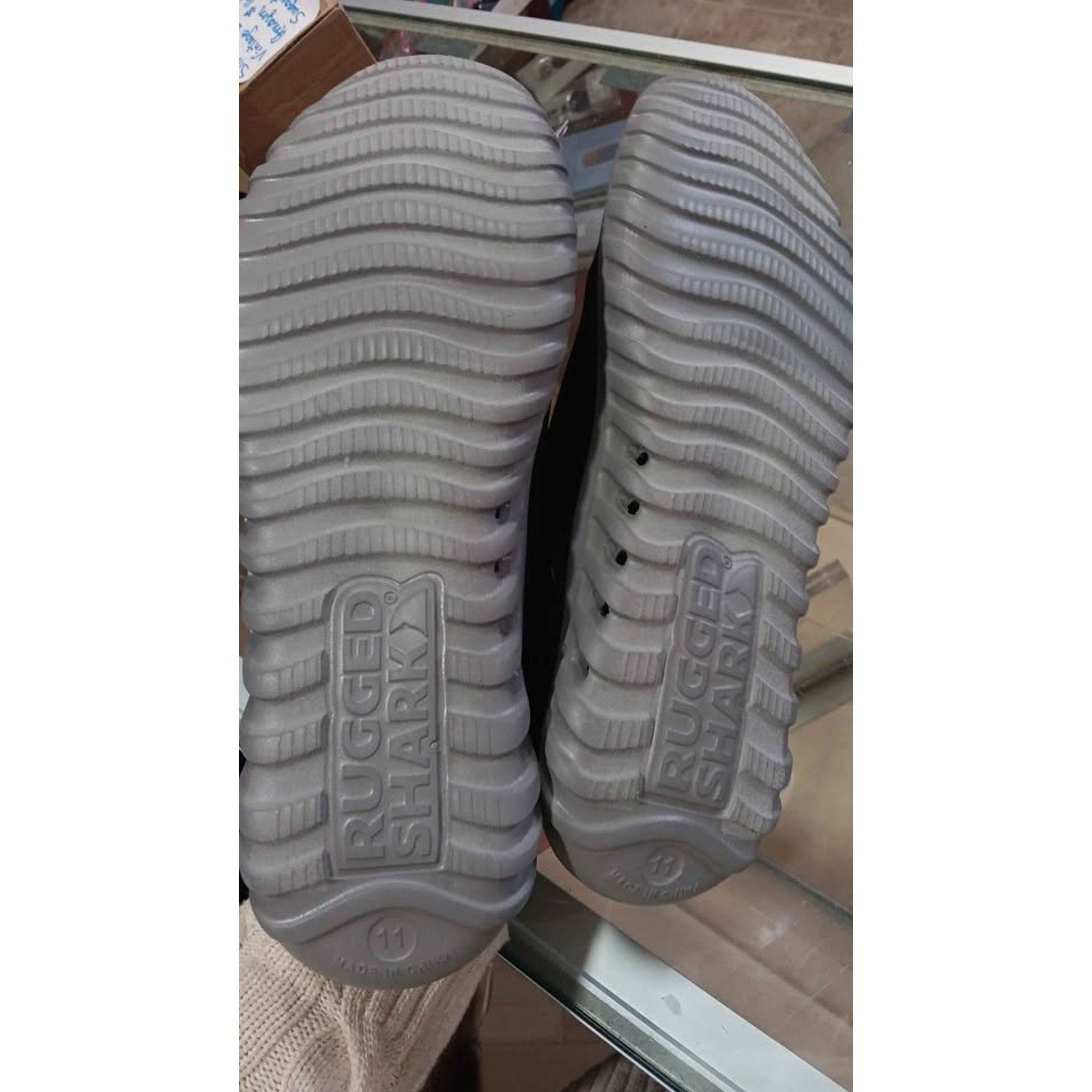 Mens Rugged Shark Surge Water Shoe Size 11